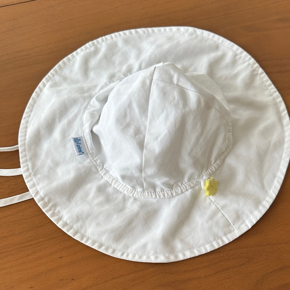 i play. White Kids Sun Hat with Yellow Accent